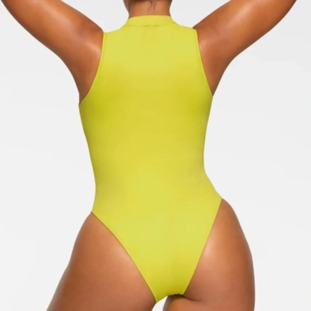 🌷🎉host pick SKIMS ZIP FRONT ONE PIECE SWIM IN CITRUS YELLOW